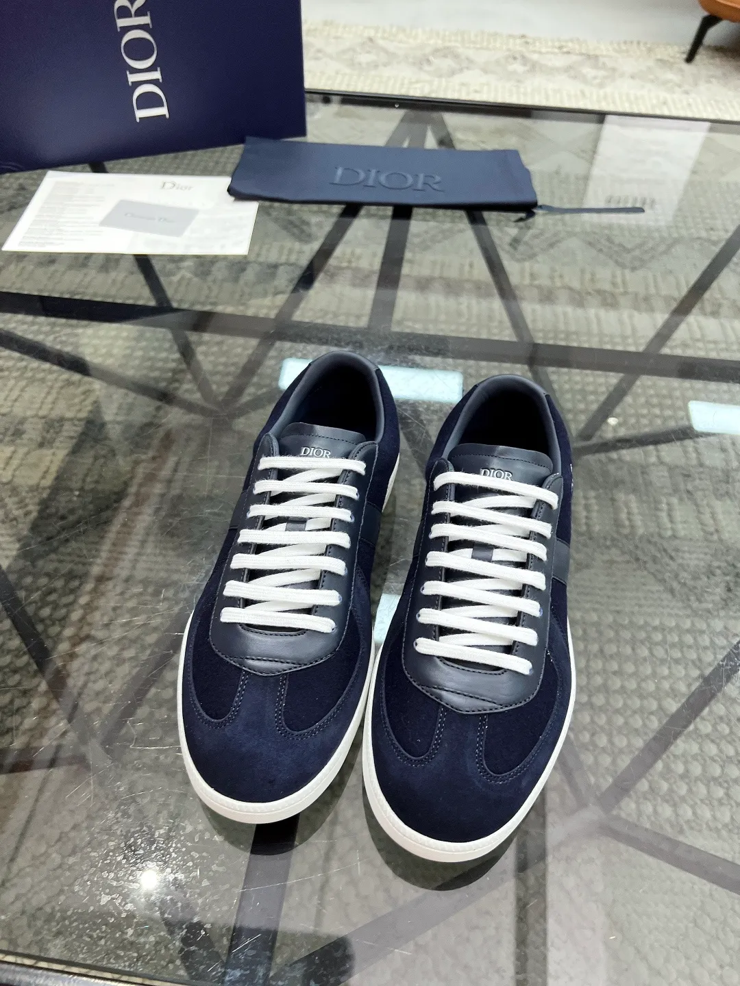 Men's Men's Shoes 💰420【New Style】🍿🍿𝐃𝐢𝐨* — Dior. Dior's new casual sneakers define your fashionable pace. They boldly use innovative technological fabrics to create a futuristic silhouette. The light and breathable mesh material, combined with the unique texture coating process, presents a refreshing visual effect, as if it is a fashion item from the future world. Whether paired with casual outfits or mixed with formal looks, the Dio* D-Sketch sneakers are effortless and add a touch of futuristic style to your overall look. From the streets to the catwalk, it is your indispensable fashion tool. The upper is made of high-tech mesh material, which is light and breathable and fits your feet like a second skin, keeping you dry and comfortable even in the hot summer. The delicate mesh structure gives the shoes a unique visual effect and displays a futuristic aesthetic. Code number: 39-44 (38, 45 customized)